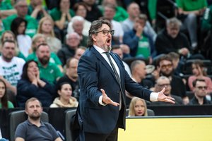 Lietuviškai „Žalgirio“ sirgaliams dėkojęs A. Trinchieri: „K. Evansas yra vienas geriausių dalykų, kurio sulaukė ši komanda“