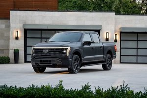 „Ford“ keičia elektrifikacijos planus: įtakos turėjo smukusi paklausa