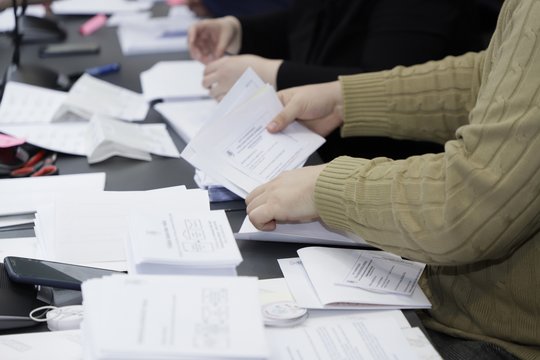 VRK parodė pasiruošimo rinkėjų balsavimui užsienyje užkulisius.<br>VRK/D.Daubarės nuotr.