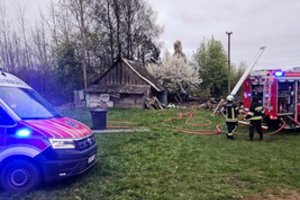 Vilniaus rajone suliepsnojo namas: įtariamas padegimas, vienas žmogus žuvo, kitas smarkiai apdegęs išvežtas į ligoninę