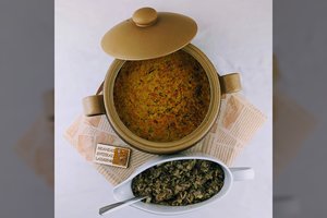 Puiki kugelio alternatyva – daržovių apkepas su neįprastu padažu iš duonvaisio