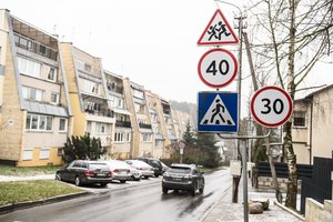 Susiplakė, ar Lietuvoje reikia pakeisti sovietmetį primenančius kelio ženklus: pratrūko, kodėl ši idėja kilo būtent dabar