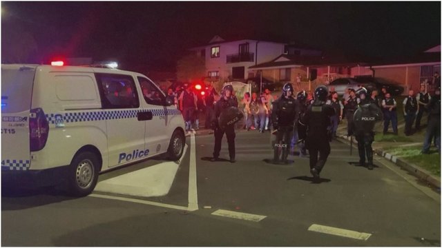 Dar vienas išpuolis peiliu Sidnėjuje: pamaldų metu sužaloti keturi asmenys