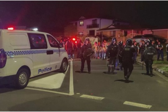 Dar vienas išpuolis peiliu Sidnėjuje: pamaldų metu sužaloti keturi asmenys