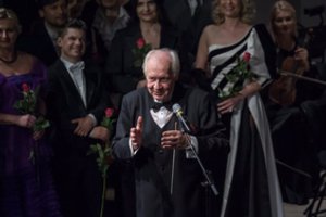 Garbingą jubiliejų minintis Klaipėdos muzikinio teatro garbės dirigentas S. Domarkas: „Esu laimingas, kad dar galiu repetuoti su orkestru“