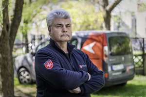 Maltiečių lankomus senjorus ne mažiau nei sriuba džiugina savanorio dėmesys