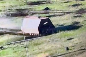 Ukrainoje vėl pastebėtas itin keistas rusų tankas