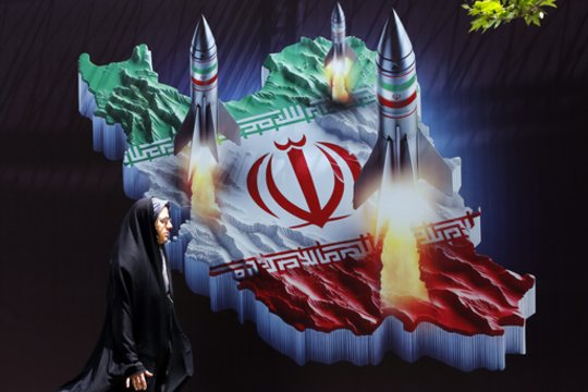  Irano propagandiniai plakatai Teherane.