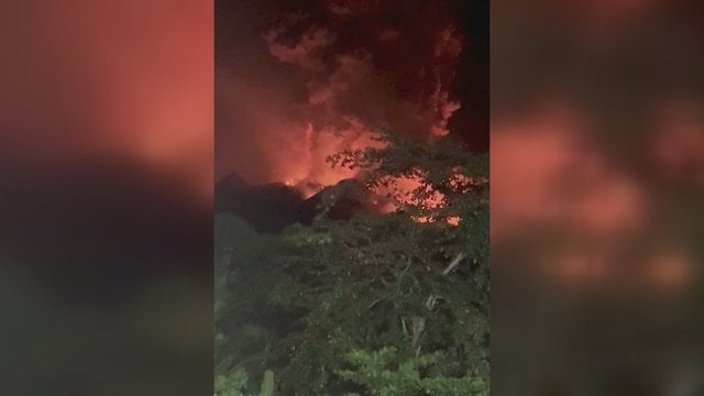 Vaizdai iš ugnikalnio išsiveržimo Indonezijoje: evakuoti šimtai žmonių