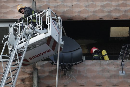  Kaune privačios įmonės atstovams neatvėrus durų, reidą surengę FNTT pareigūnai paprašė ugniagesių pagalbos. 