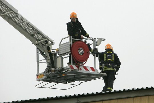  Kaune privačios įmonės atstovams neatvėrus durų, reidą surengę FNTT pareigūnai paprašė ugniagesių pagalbos. 