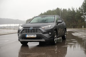 Naudoto „Toyota RAV4“ (2020 m.) testas: ko vertas vienas populiariausių SUV pasaulyje