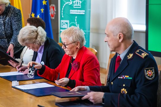  Pasirašytas senjorų ir VRM susitarimas: sieks stiprinti vyresnio amžiaus žmonių žinias civilinės saugos srityje