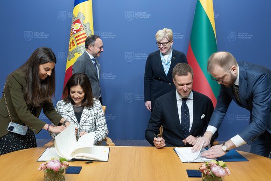 Lietuvos užsienio reikalų ministras Gabrielius Landsbergis ir Andoros užsienio reikalų ministrė Imma Tor Faus pasirašė dvi šalių sutartis.