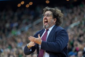 Po pirmojo savo pralaimėjimo LKL čempionate A. Trinchieri kandžiai užsipuolė vaidybos neatskiriančius Lietuvos teisėjus