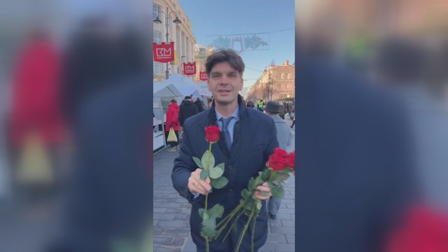 Rožių spygliai subadė patį I. Vėgėlę: VRK pripažino, kad gėlių dovanojimas – rinkėjų papirkinėjimas