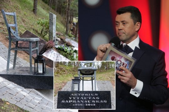 Prieš 11 metų iš gyvenimo pasitraukusio V. Šapranausko kapas papuoštas žvake.
