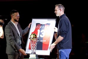 „Rytas“ iškilmingai pagerbė Ch. Eidsoną: legendinio amerikiečio marškinėliai iškelti į „Jeep“ arenos palubes