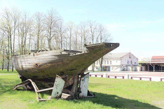 Klaipėdos piliavietę darkanti jachta „Turo“ – lėtai mirčiai pasmerktas jūrų kultūros paveldo objektas.