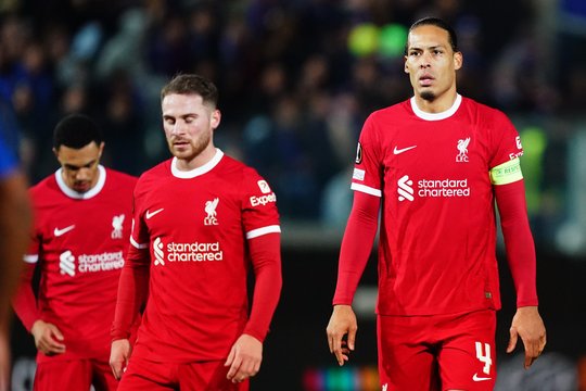  „Liverpool“ iškrito iš Europos lygos, „Leverkusen“ tęsią sezoną be pralaimėjimų