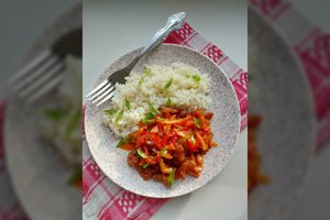 Saldžiarūgštė kiauliena su daržovėmis: rezultatas pranoks lūkesčius