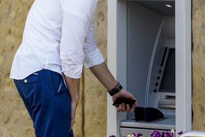 Dar vieno banko klientų laukia pokyčiai – ir čia pinigų išsigryninimas kainuos daugiau