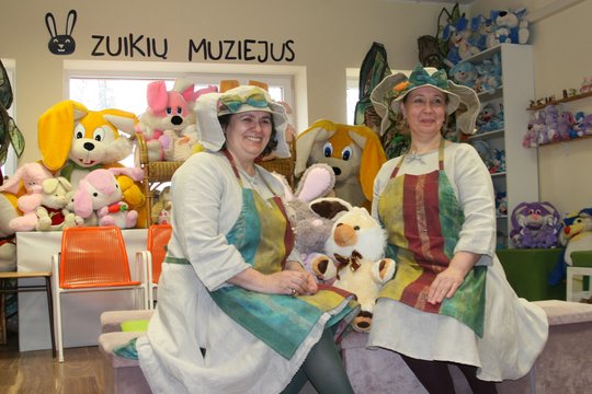  Nuo Zuikių muziejaus įkūrimo 2015-aisiais jame savanoriauja D.Truncienė ir L.Dambrauskienė.