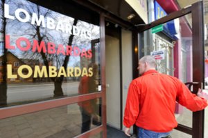 Į lombardus eina pensininkai, tačiau gali naudotis teroristai: verslininkai tikina, kad laikai blogėja