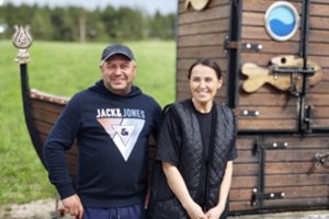 Važiuojantys pro Molėtus negali atsispirti nesustoję vienoje vietoje: Morkūnų šeima čia pluša taip, kad ir dūmai rūksta