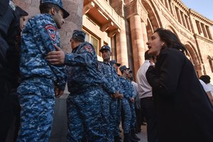 Sulaikytas buvęs Kalnų Karabacho lyderis, pasak jo sūnaus ir advokatės, pradėjo bado streiką
