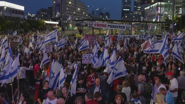 Tūkstančiai izraeliečių dalyvavo proteste prieš B. Netanyahu: tarp visų priekaištų – dėmesys neišlaisvintiems įkaitams