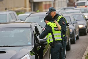 Nuo chuliganiško vairavimo užsienyje neišsisuksite: bauda pasivys Lietuvoje