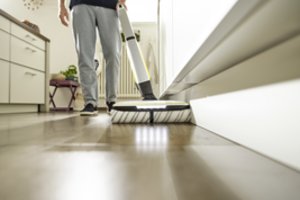 Daugiau jokio siurbimo prieš grindų plovimą!