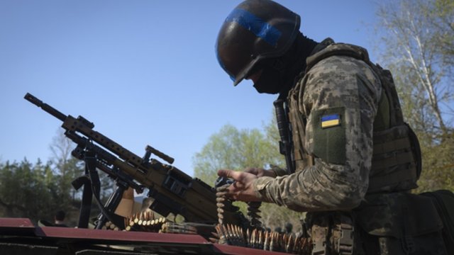 Atsakė, kaip situaciją fronte Ukrainoje keistų karinis pagalbos paketas: tai lems keli veiksniai