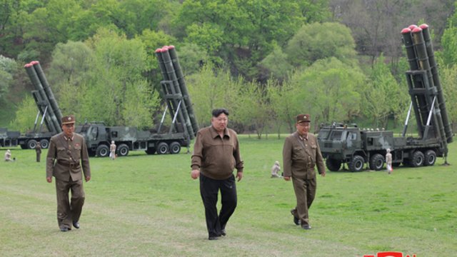 Šiaurės Korėjoje – pirmosios „branduolinio paleidimo“ pratybos: Kim Jong Unas džiaugėsi rezultatais