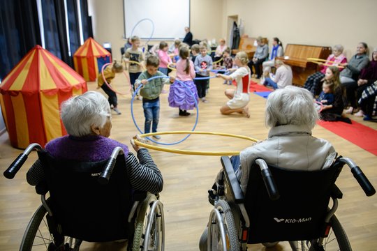 „Dansema“ spektaklis „Kartos kartu“.