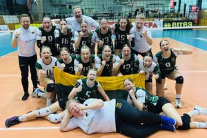 Istorinio debiuto laukianti Lietuvos merginų tinklinio rinktinė prašo visuomenės finansinės paramos