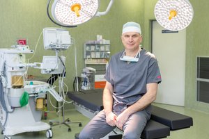 Sąnario keitimo operacija: gydytojas atsakė, kam ji tinka ir kuriems pacientams nepataria