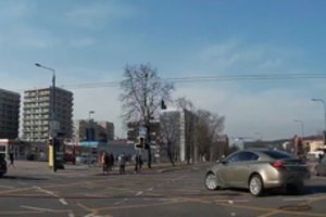 „Kelių patruliai: viskas užfiksuota“: gėdingas „Opel“ vairuotojo elgesys judrioje sostinės sankryžoje