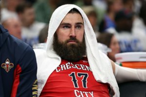 Jonas Valančiūnas ėmėsi lyderio vaidmens, tačiau tai nepadėjo: „Pelicans“ buvo skaudžiai apdaužytas