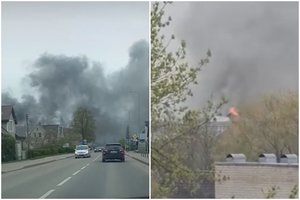 Kretingoje kilęs gaisras suniokojo „Imedeksos“ patalpas, aplinkosaugininkai fiksavo aukštą kietųjų dalelių koncentraciją