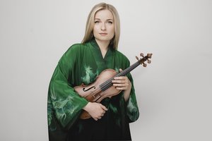 Styginių virtuozai Katariina Maria Kits ir Marcelis Johanessas Kitsas Vilniuje grieš Ph. Glassą