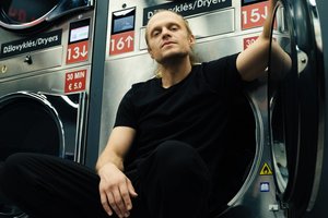 Naują patyriminį spektaklį režisierius Paulius Markevičius stato Vilniaus kavinėje