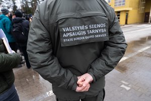 Seimas pratęsė Rusijos ir Baltarusijos piliečiams taikomas sankcijas, sugriežtino atvykstančių baltarusių patikrą