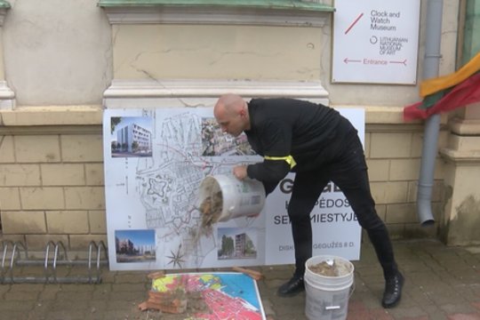 Piketas prieš Bastionų tilto statybas Klaipėdoje: miestiečiai piktinasi darkomu senamiesčiu