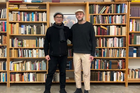 Chihiro Ito (kairėje) ir Sebastian Mekas (dešinėje) Jonas Mekas Studio (JAV).