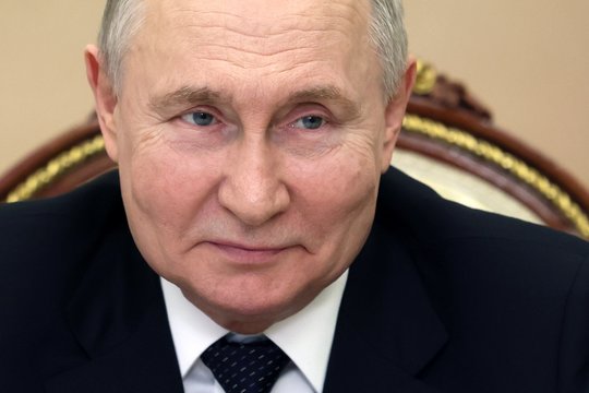 V. Putinas paskelbė, kad gegužę vyks į Kiniją