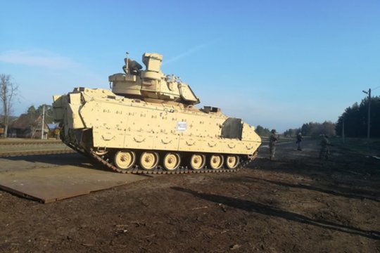  „Abrams“ tankas.