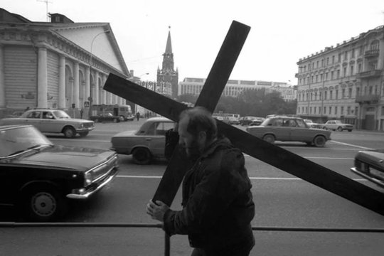 P. Cidzikas neša kryžių Maskvoje. 1990 m. rugsėjo 12 d.