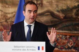 Prancūzijos ministras: Europos greitojo reagavimo pajėgos dienos šviesą gali išvysti kitais metais